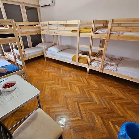 Проживание в семье Gust House